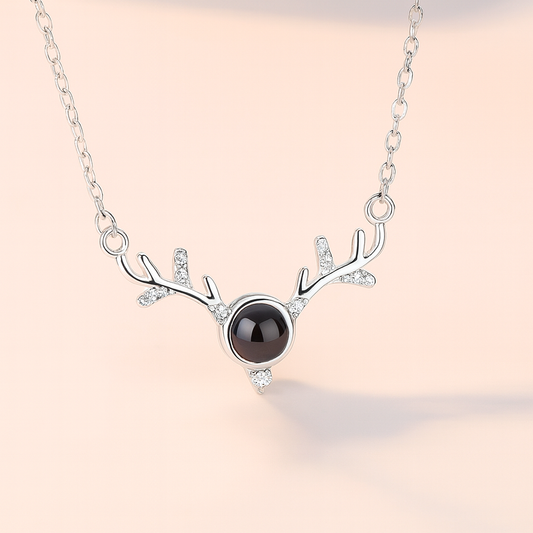 Elegante Hirsch-Anhänger-Kette mit Zirkonia – Edelstahl-Design